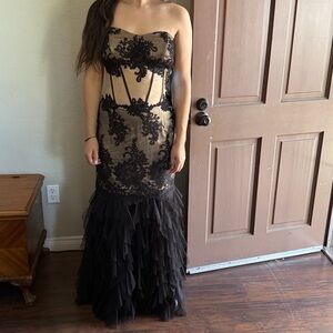 Elegant Black Lace Strapless Gown